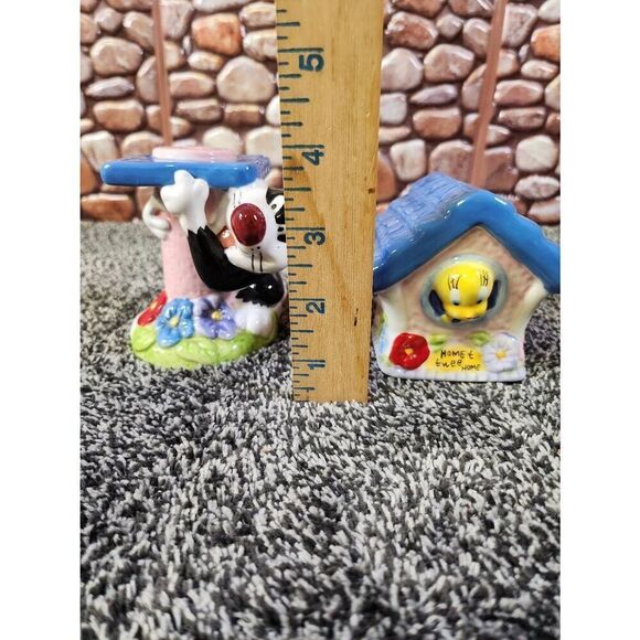 Sylvester and Tweety Salt and Pepper Shakers - Picture 7 of 8